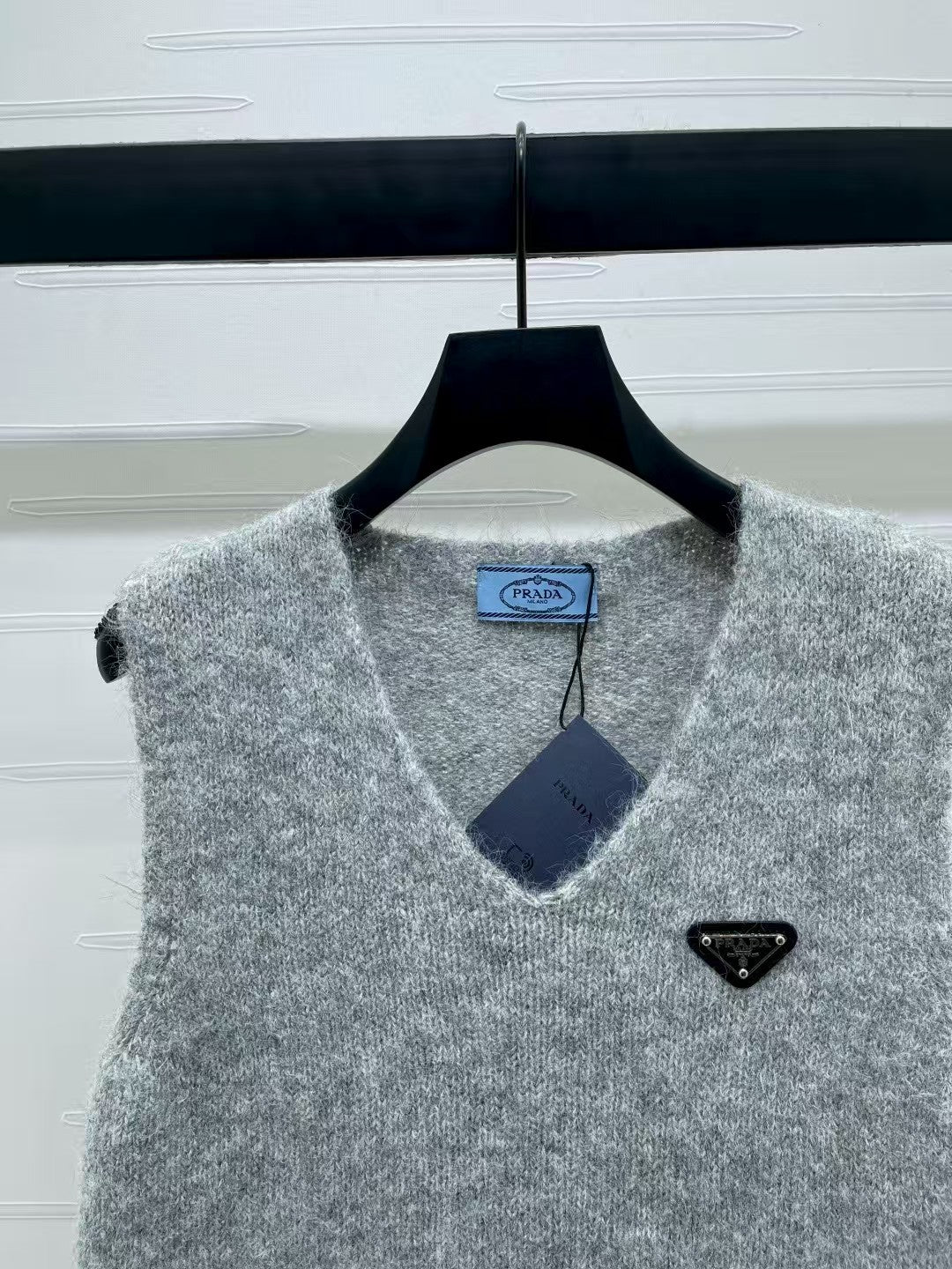 V-neck knitted vest