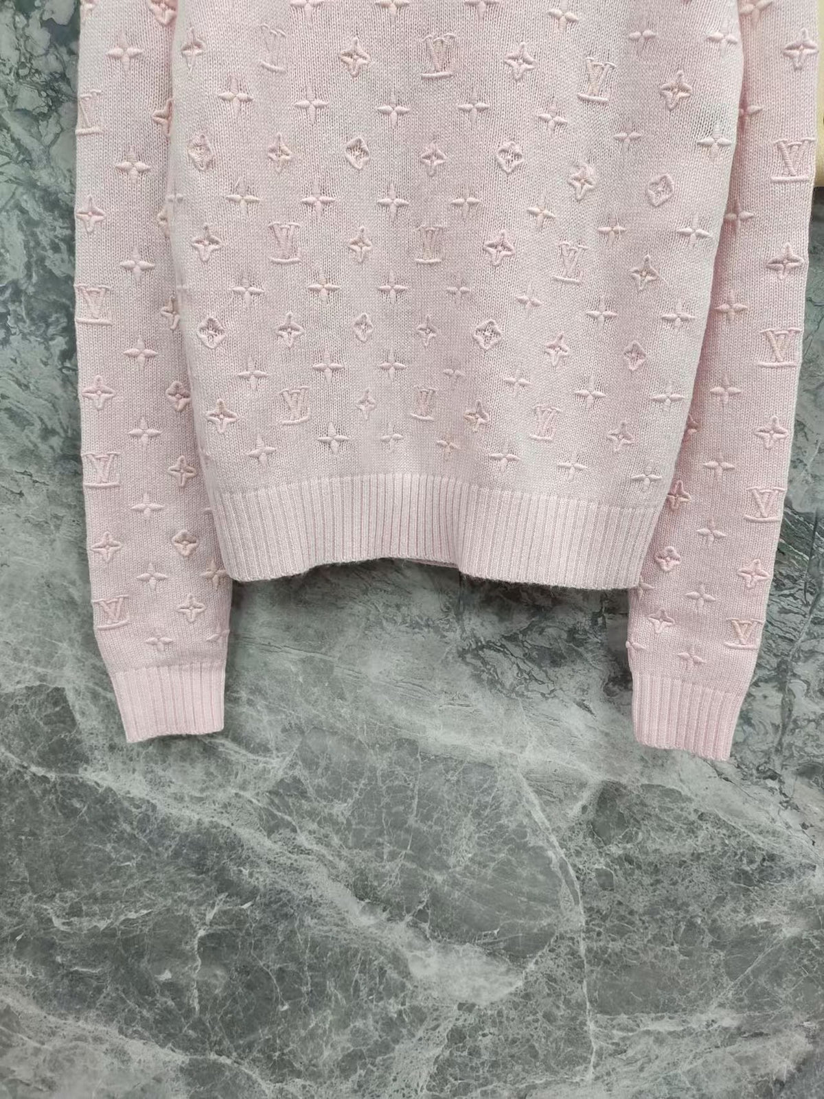 26FW New Embroidered Knit Long-Sleeved Top