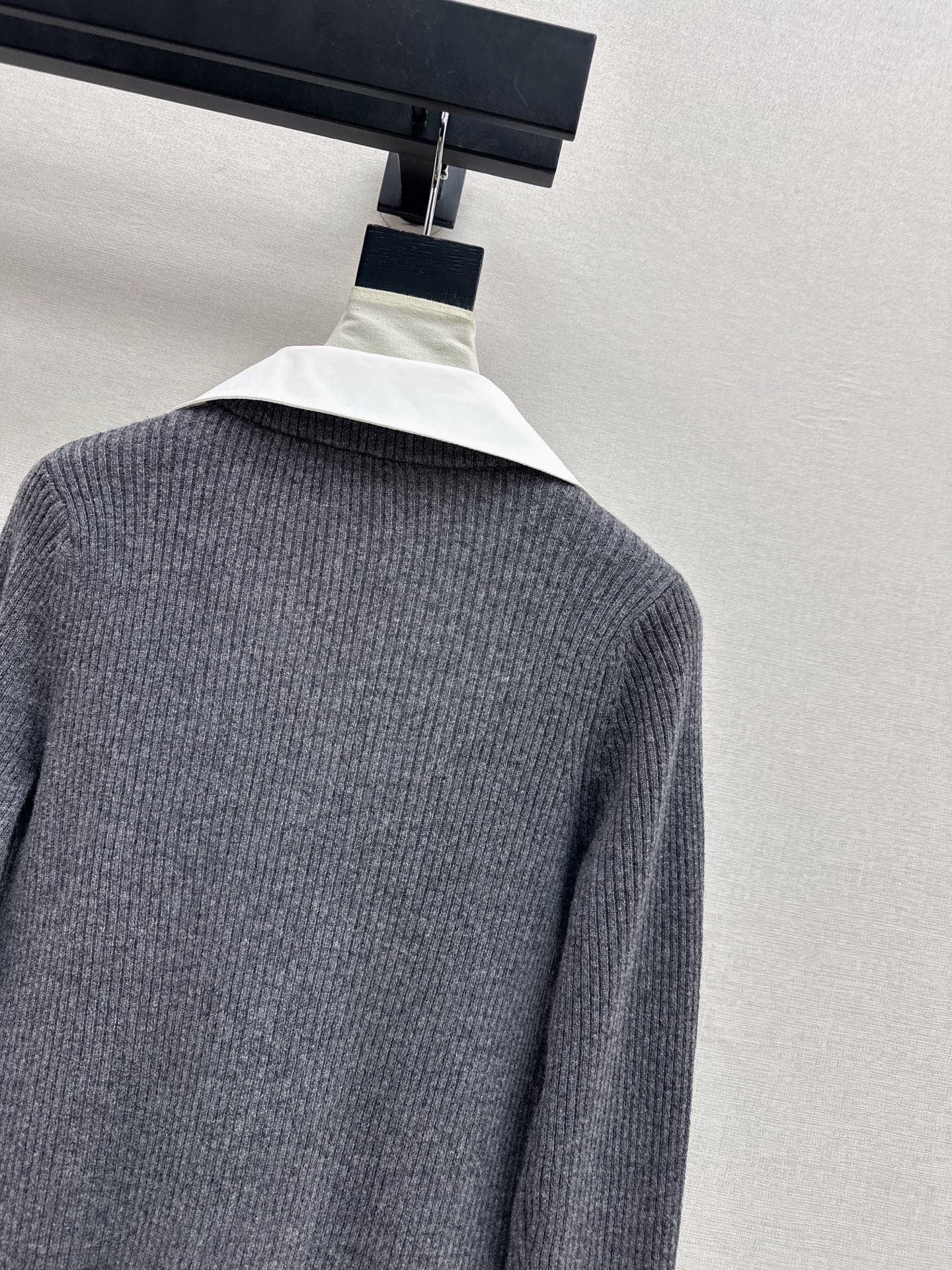 Latest spliced faux two-piece knitwear