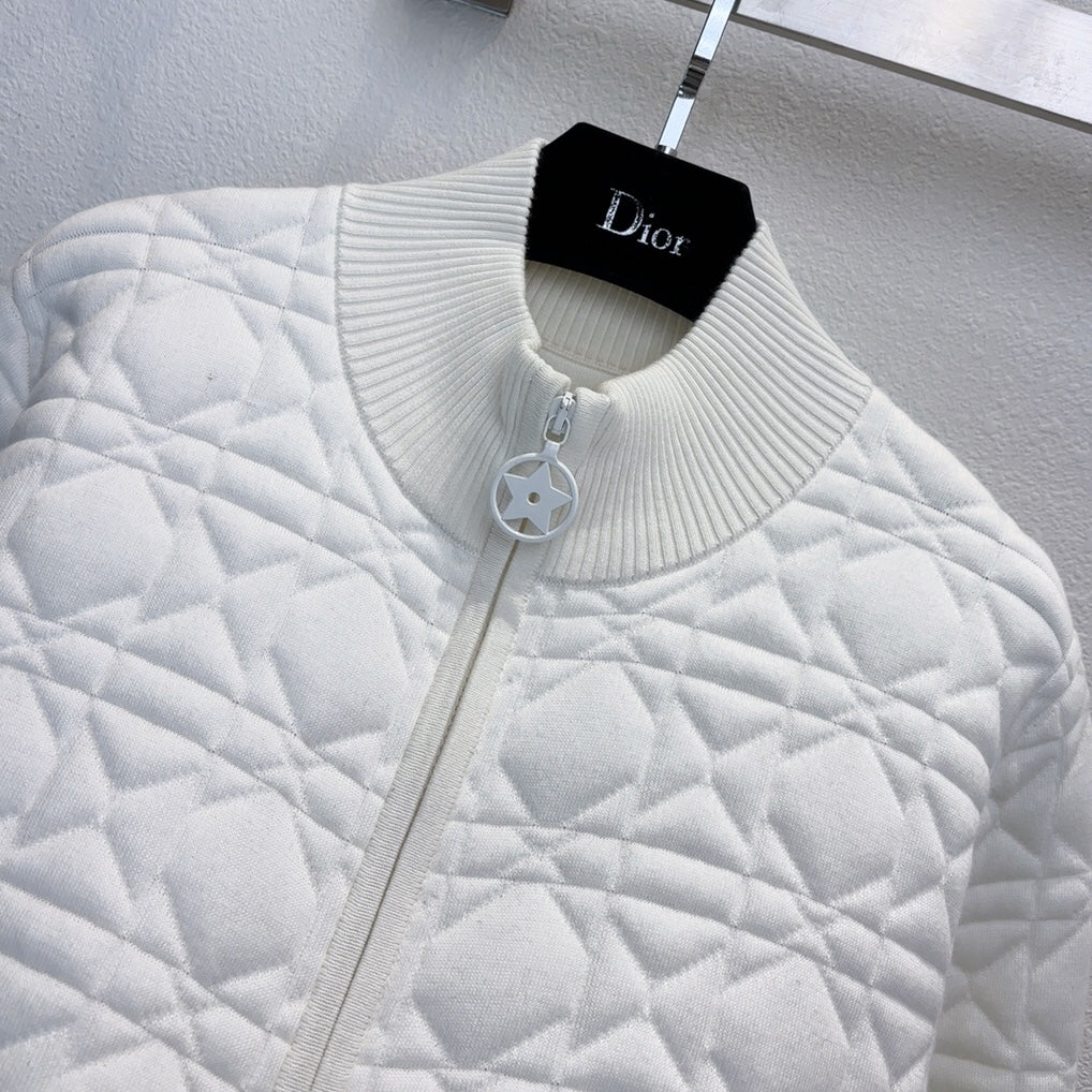 Cashmere knit sweater with star embroidery