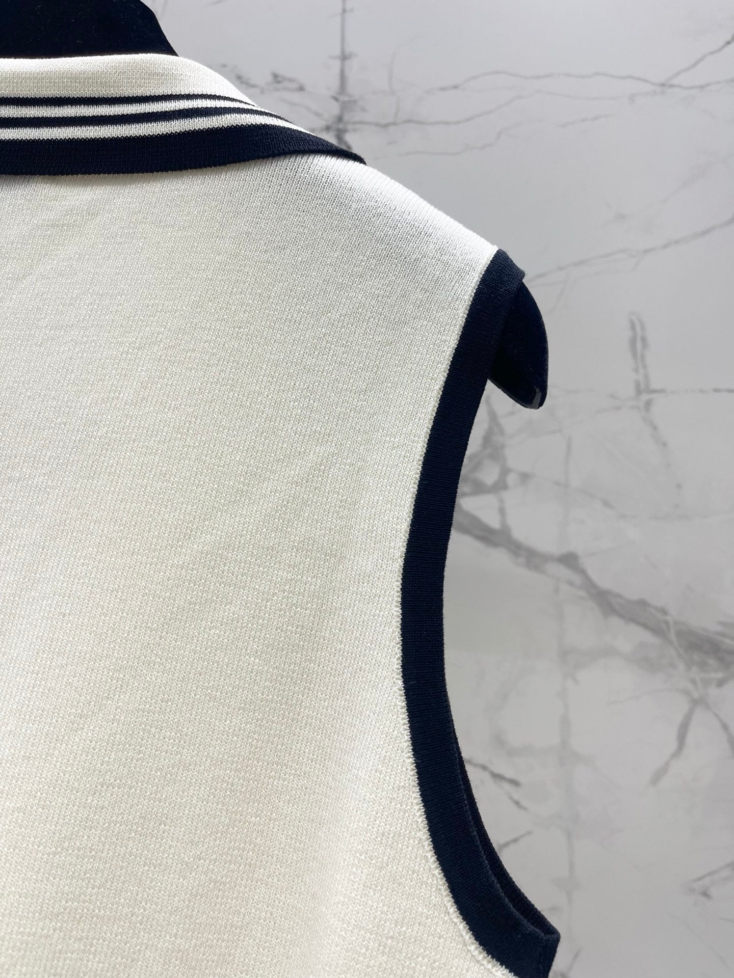 26 New Color-Block V-Neck Knit Vest