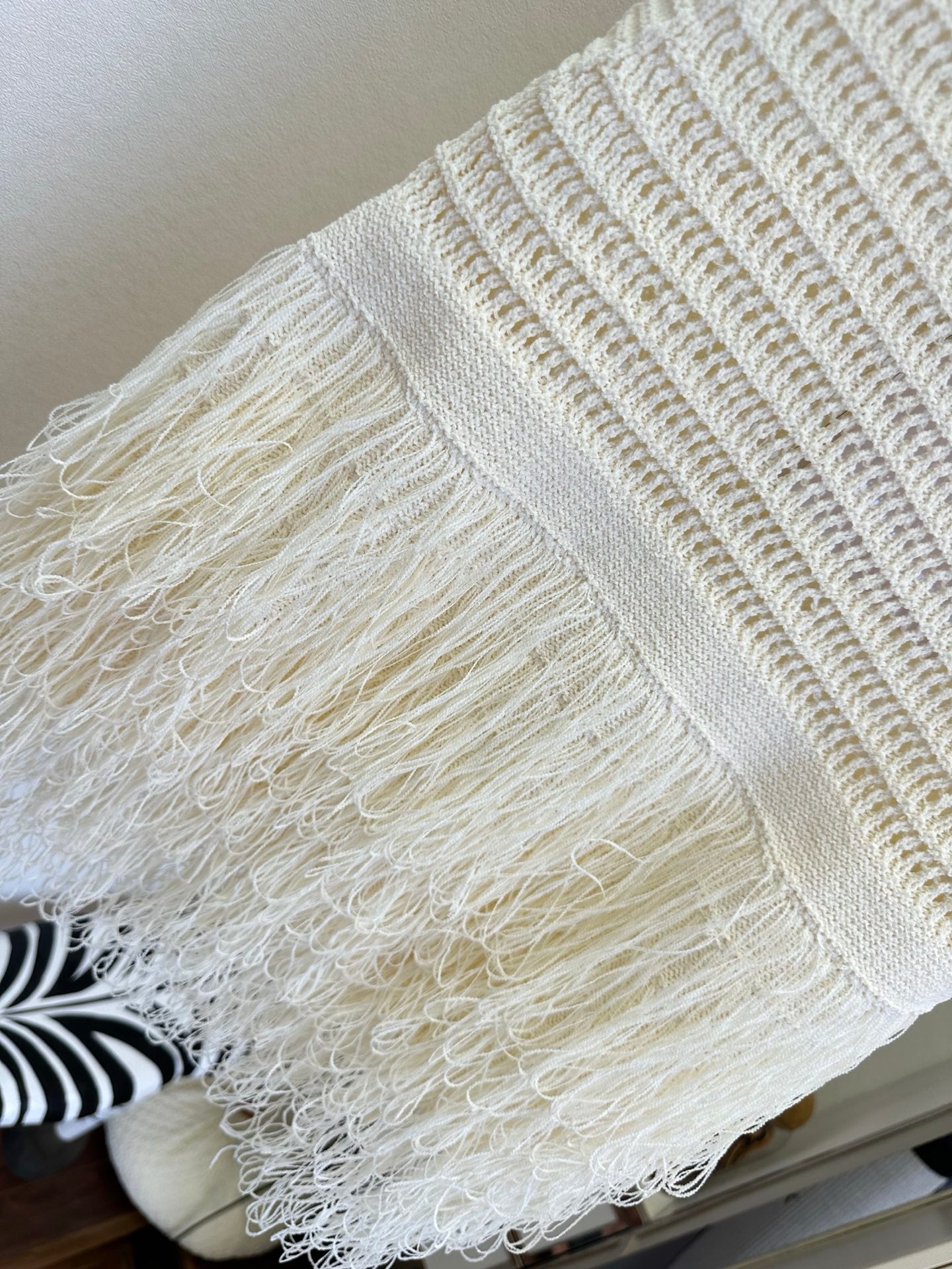26 New Cut-out Tassel Knit Vest