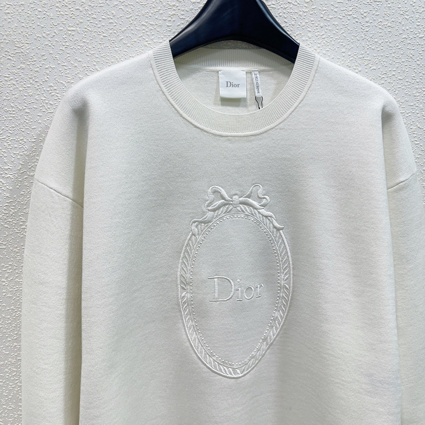 26 New Embroidered Knitwear