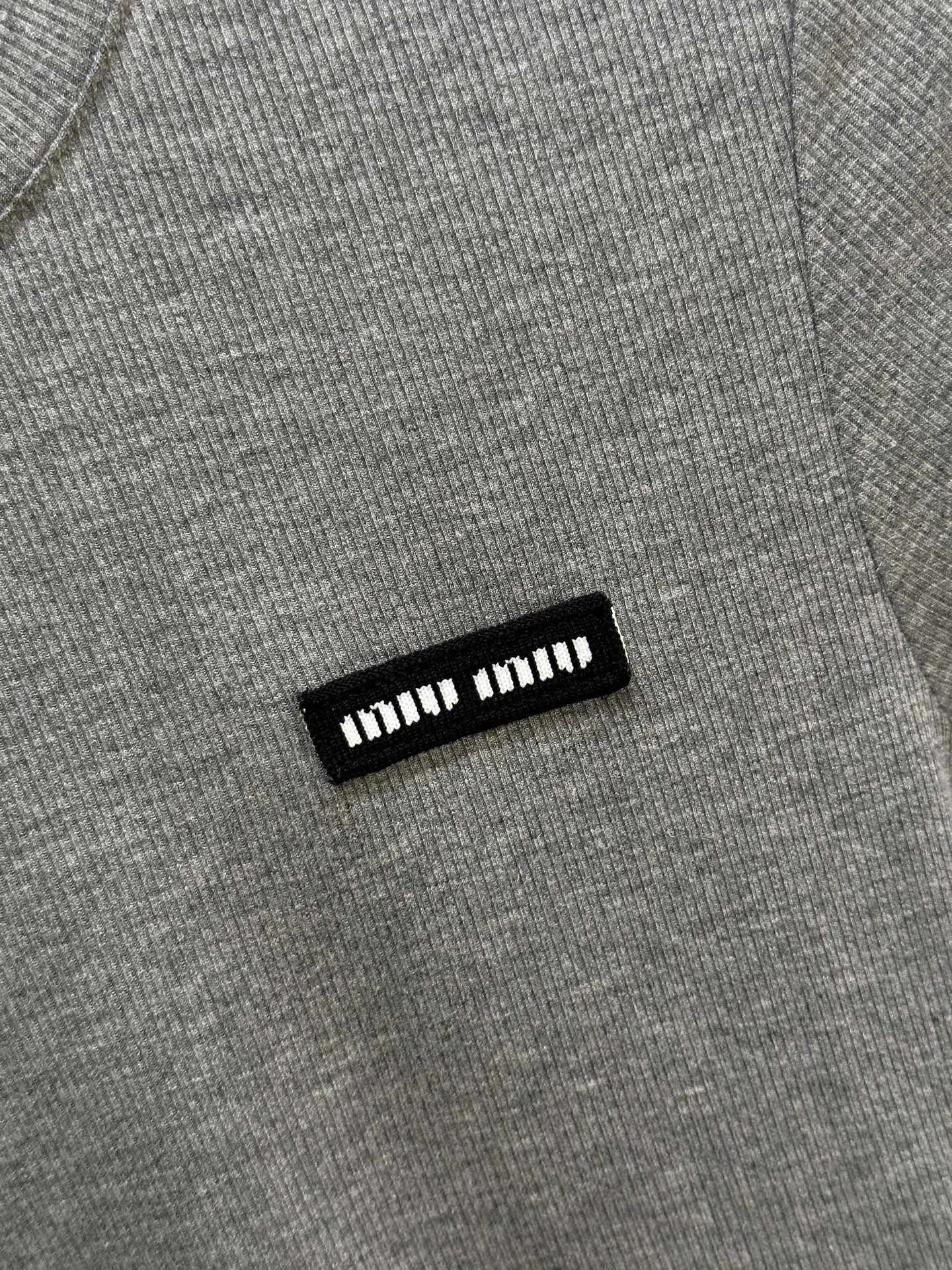 26 New T-shirt with small logo
