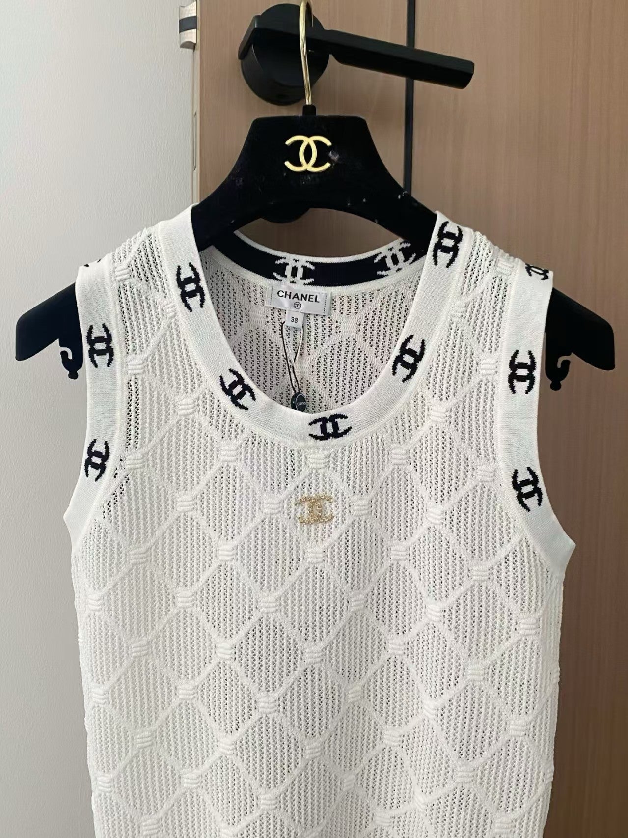 New knitted vest