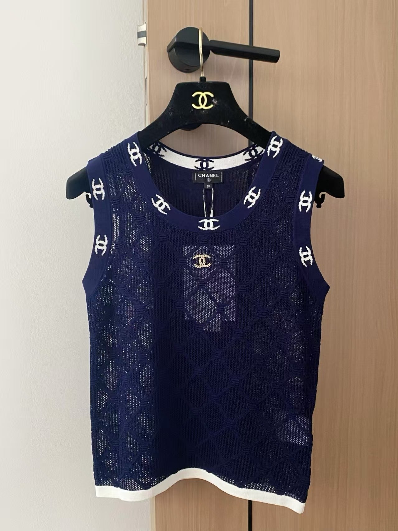 New knitted vest
