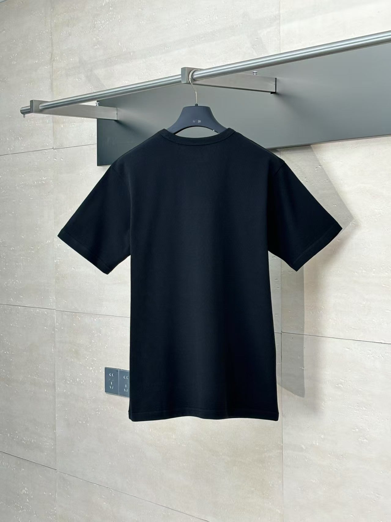Tonal logo embroidered short-sleeved T-shirt