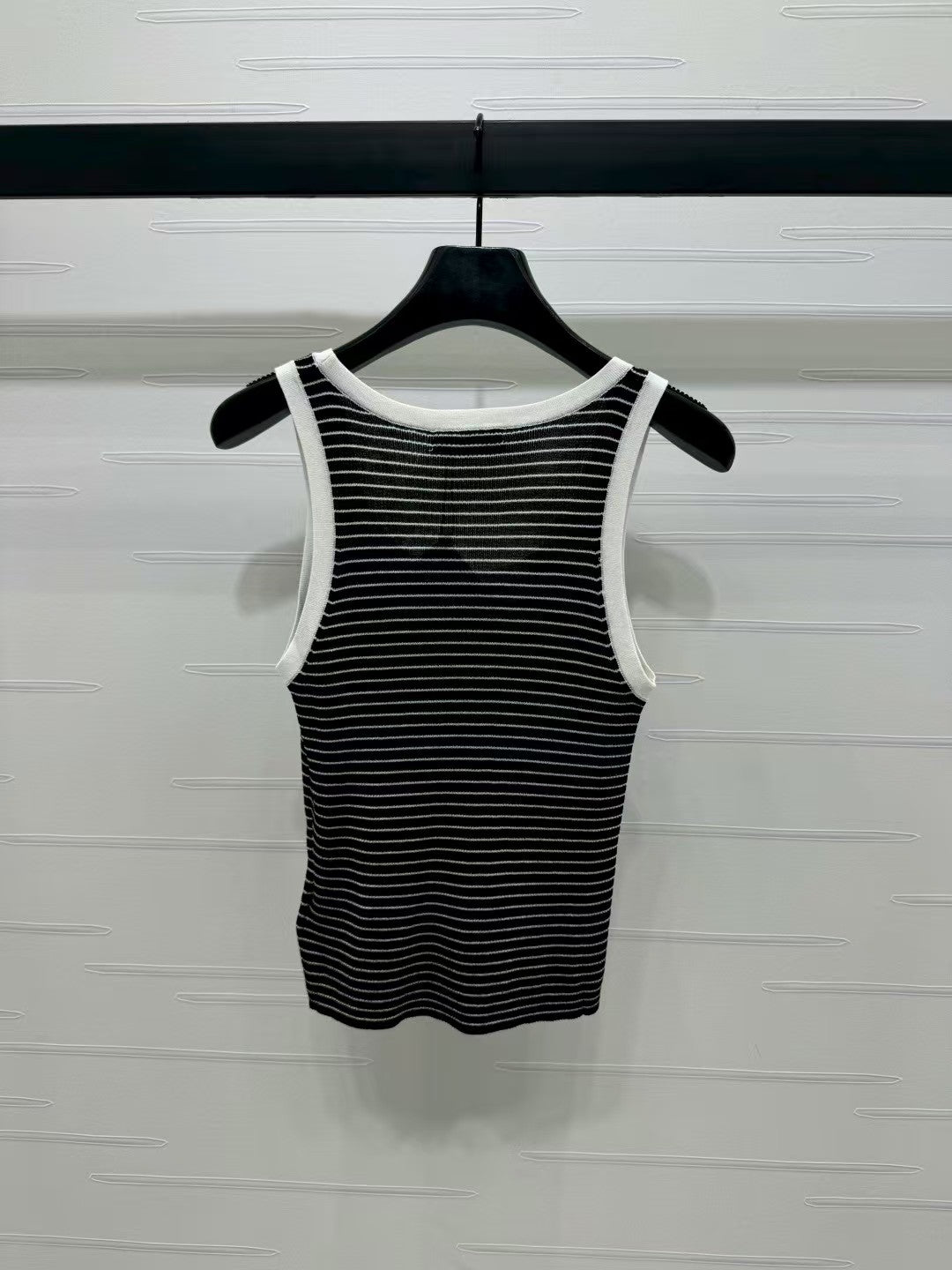 New striped knitted vest