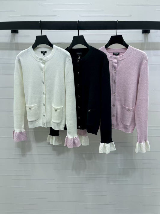 Double pocket crew neck knit cardigan