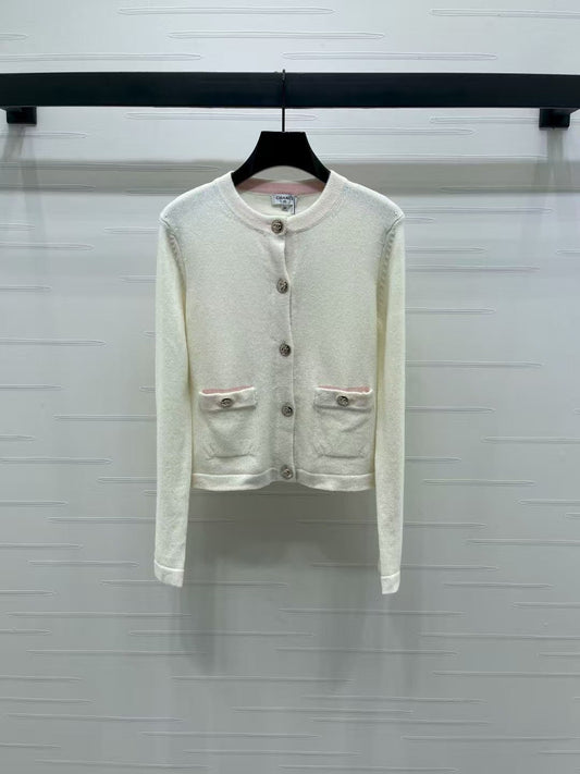 Double pocket knitted crew neck long sleeve cardigan!