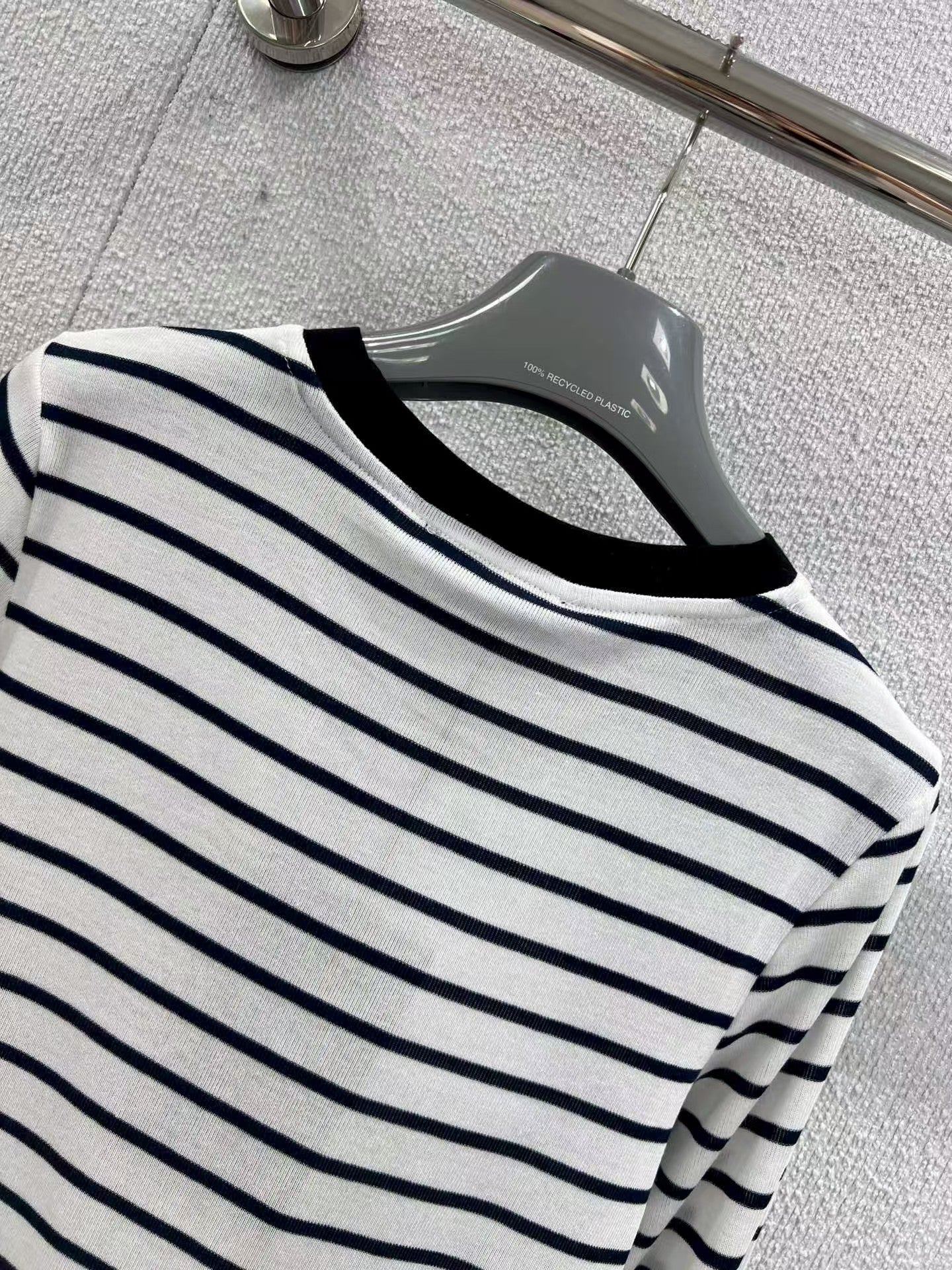 Contrast striped bottoming shirt