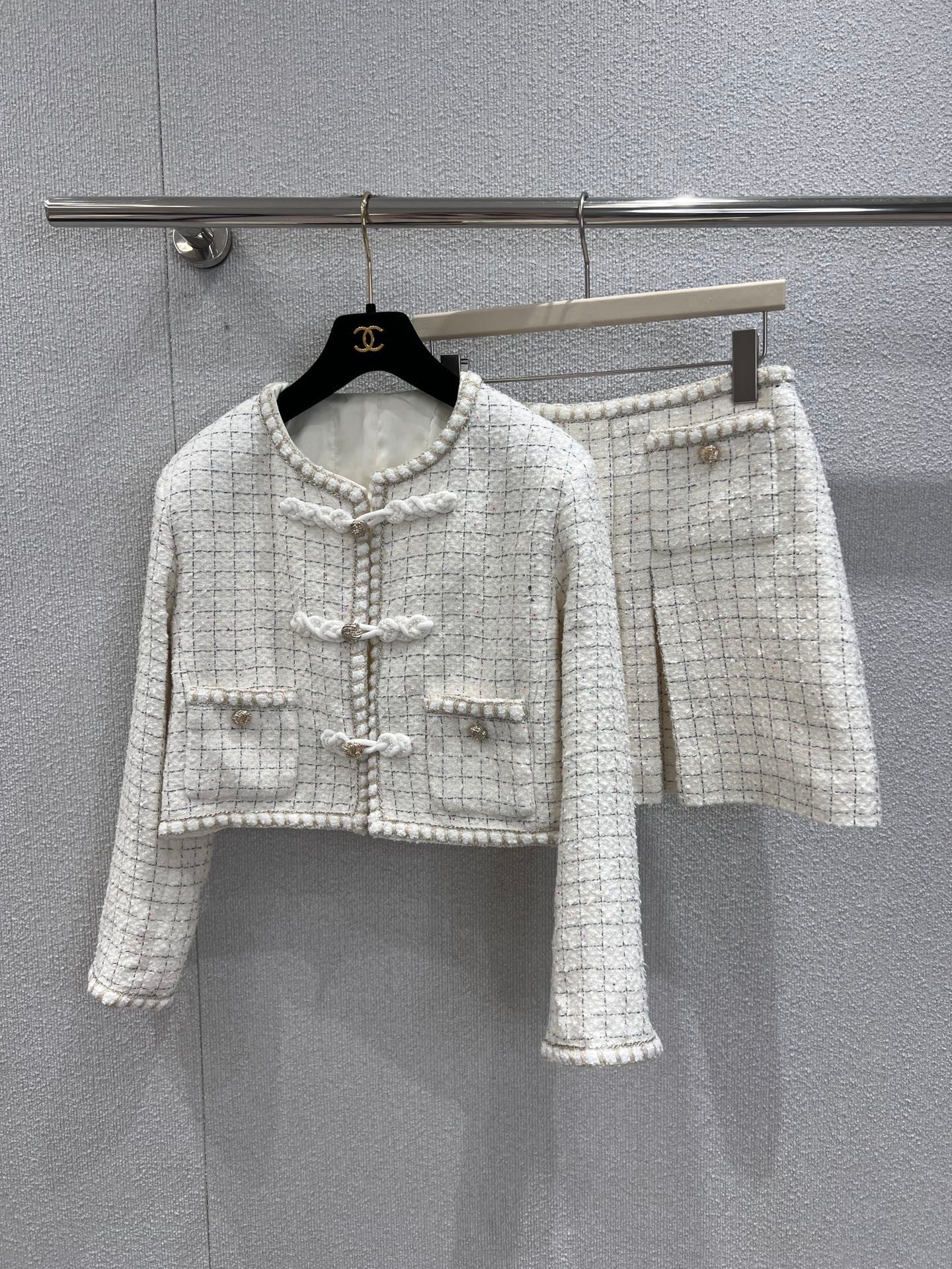 Woolen wool coat and skirt suit
