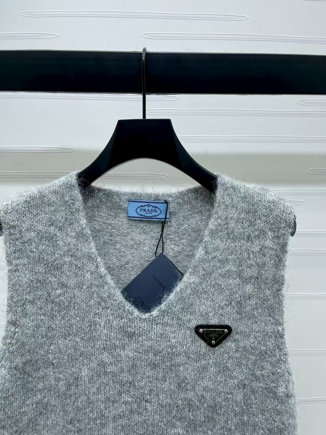 V-neck knitted vest