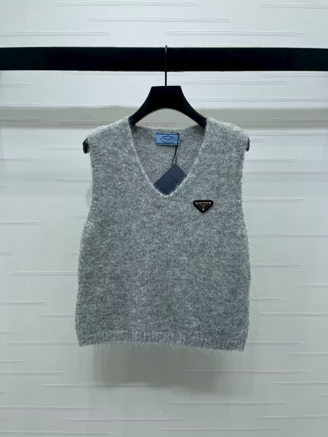 V-neck knitted vest