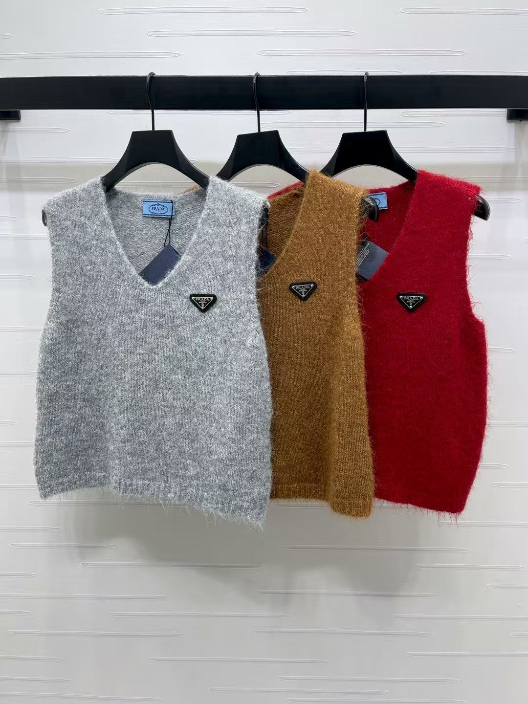 V-neck knitted vest