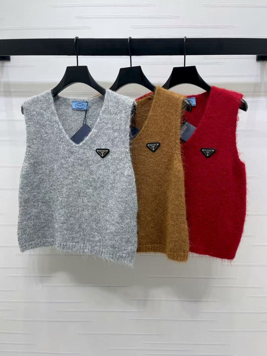 V-neck knitted vest