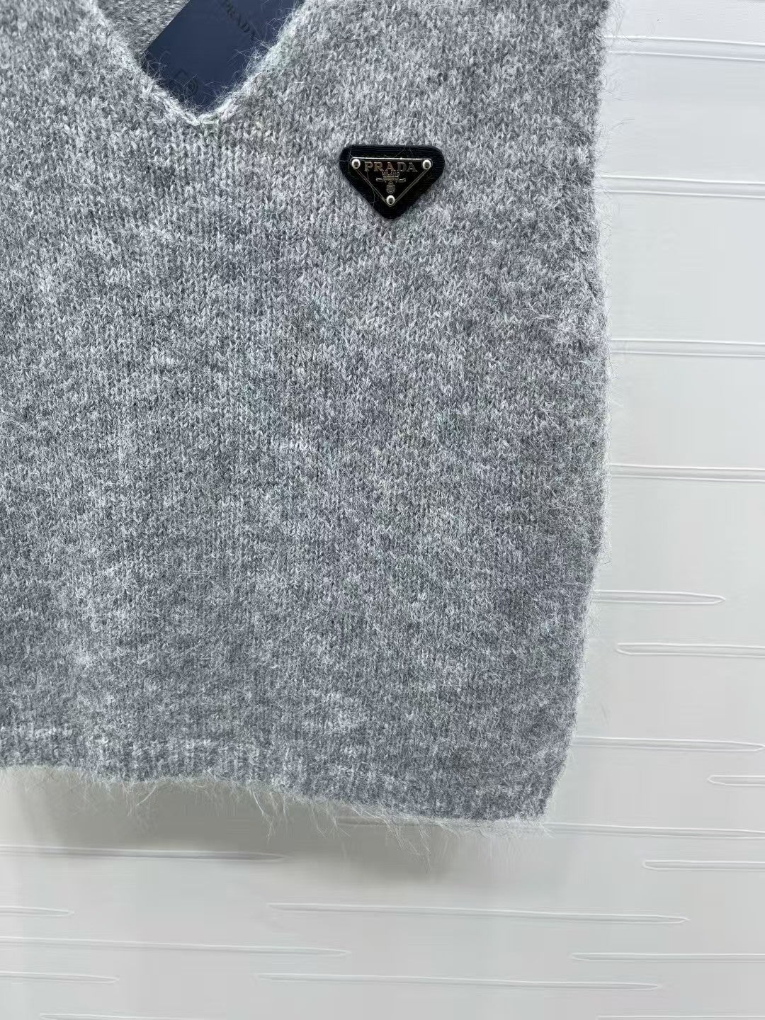 V-neck knitted vest