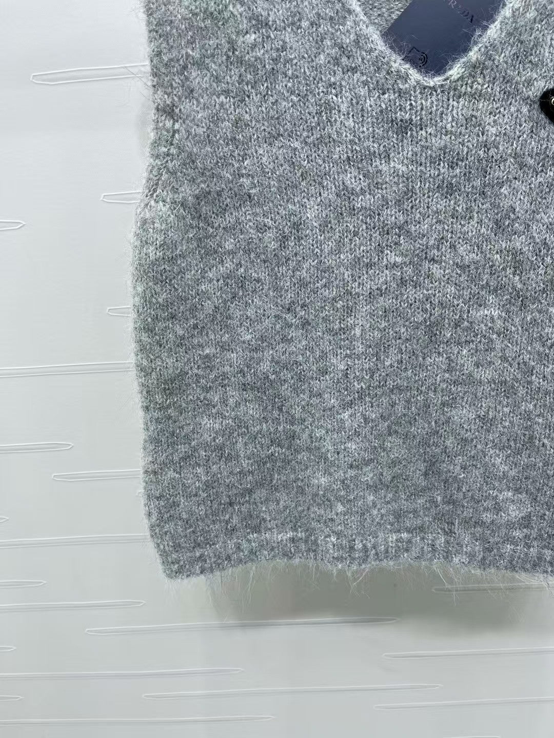 V-neck knitted vest