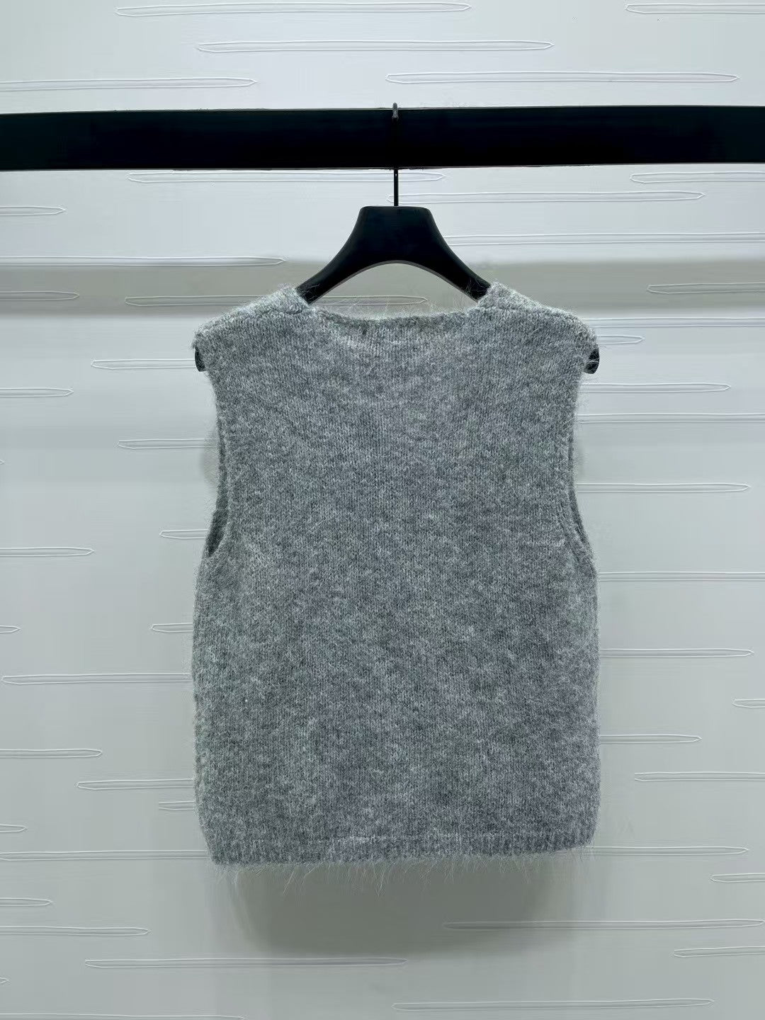 V-neck knitted vest