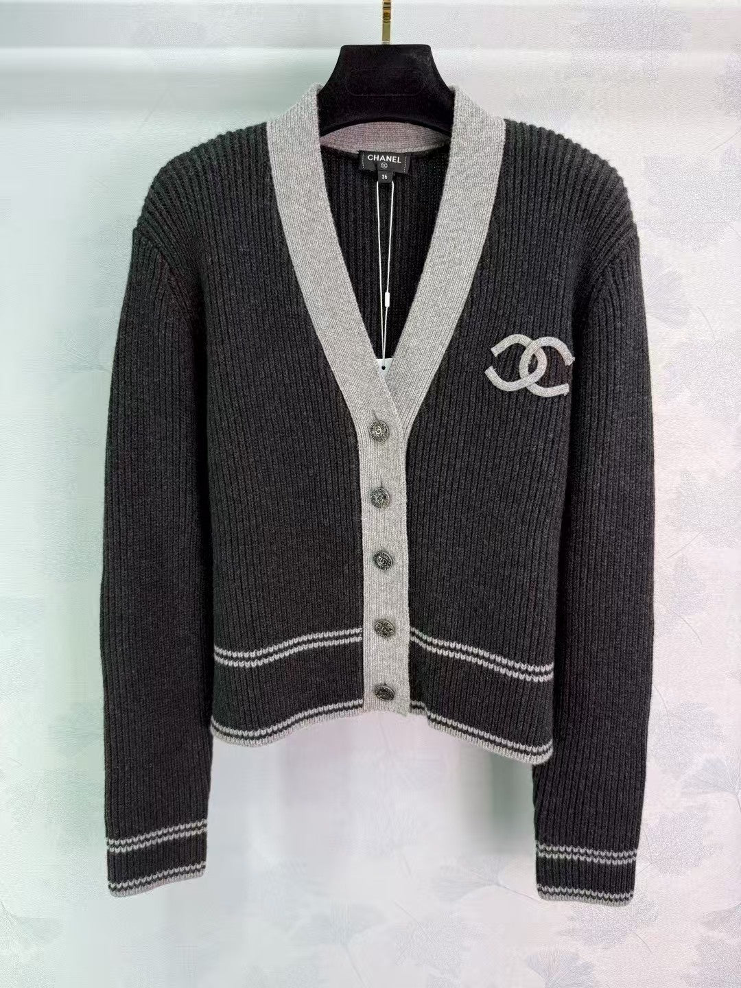 New early autumn color-block knitted cardigan