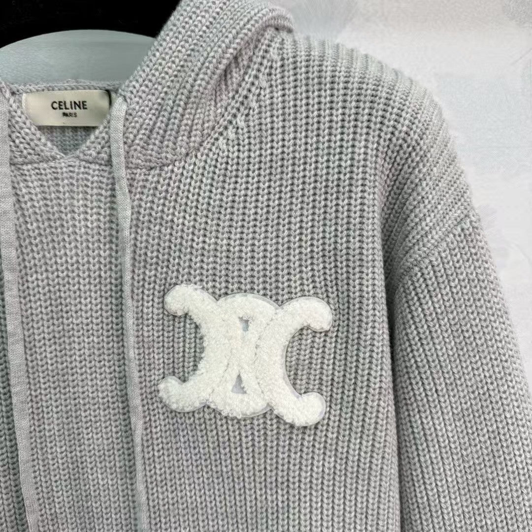 New early autumn hooded knitted sweater