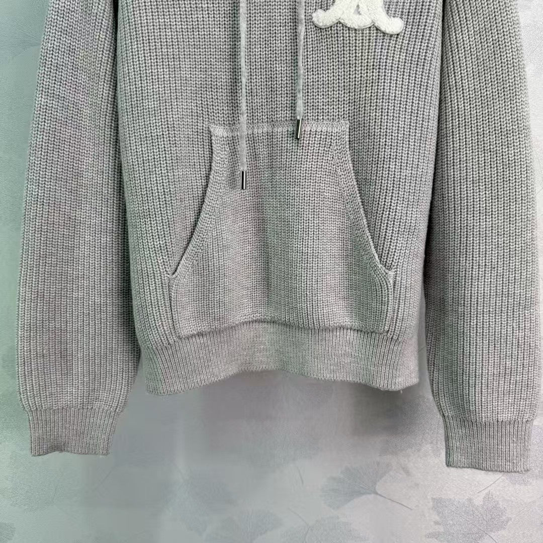 New early autumn hooded knitted sweater