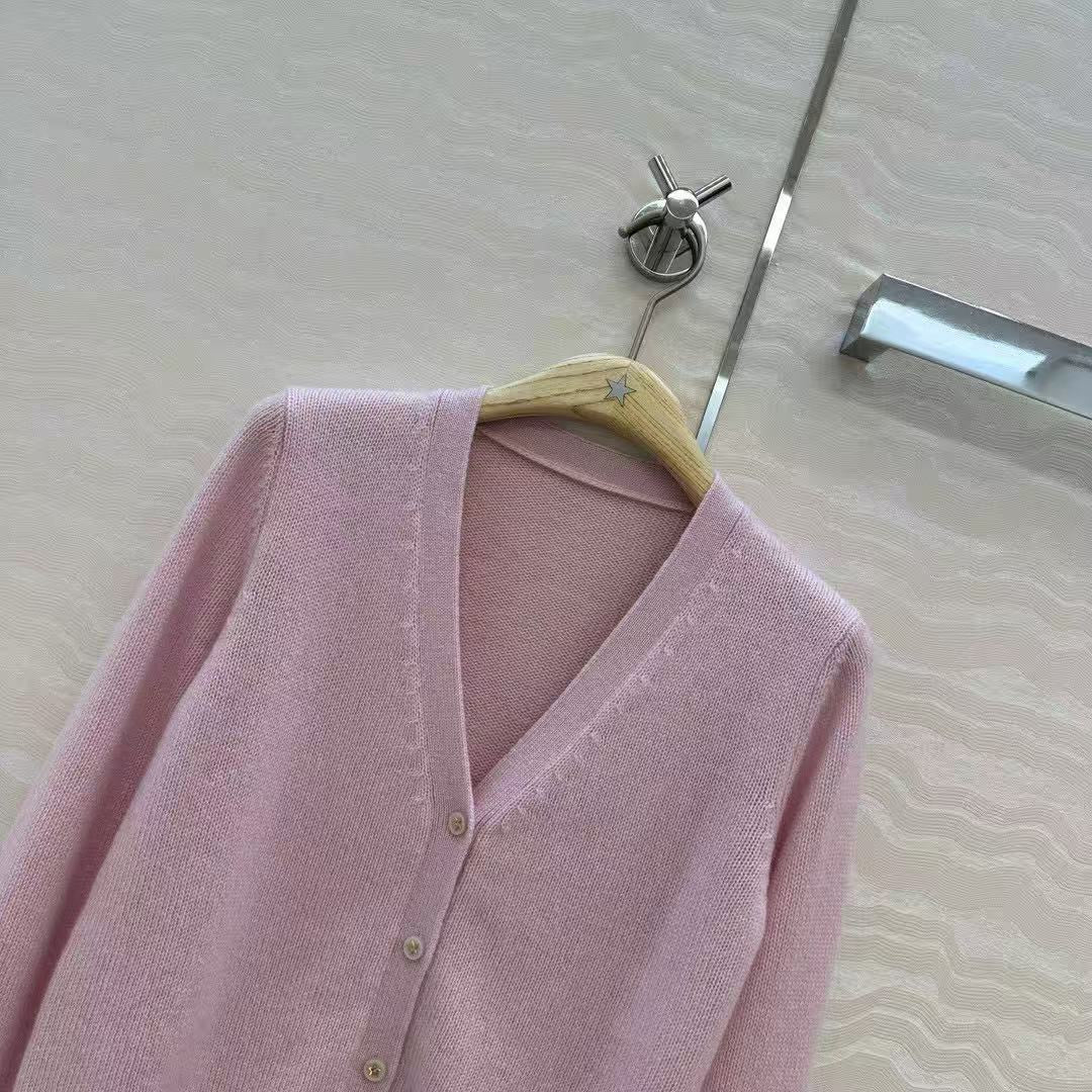 Simple V-neck long-sleeved cardigan