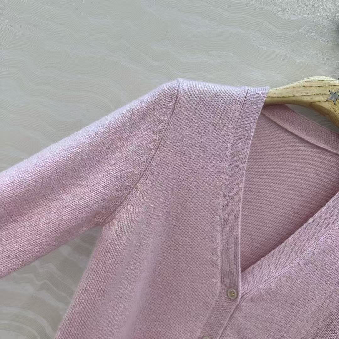 Simple V-neck long-sleeved cardigan