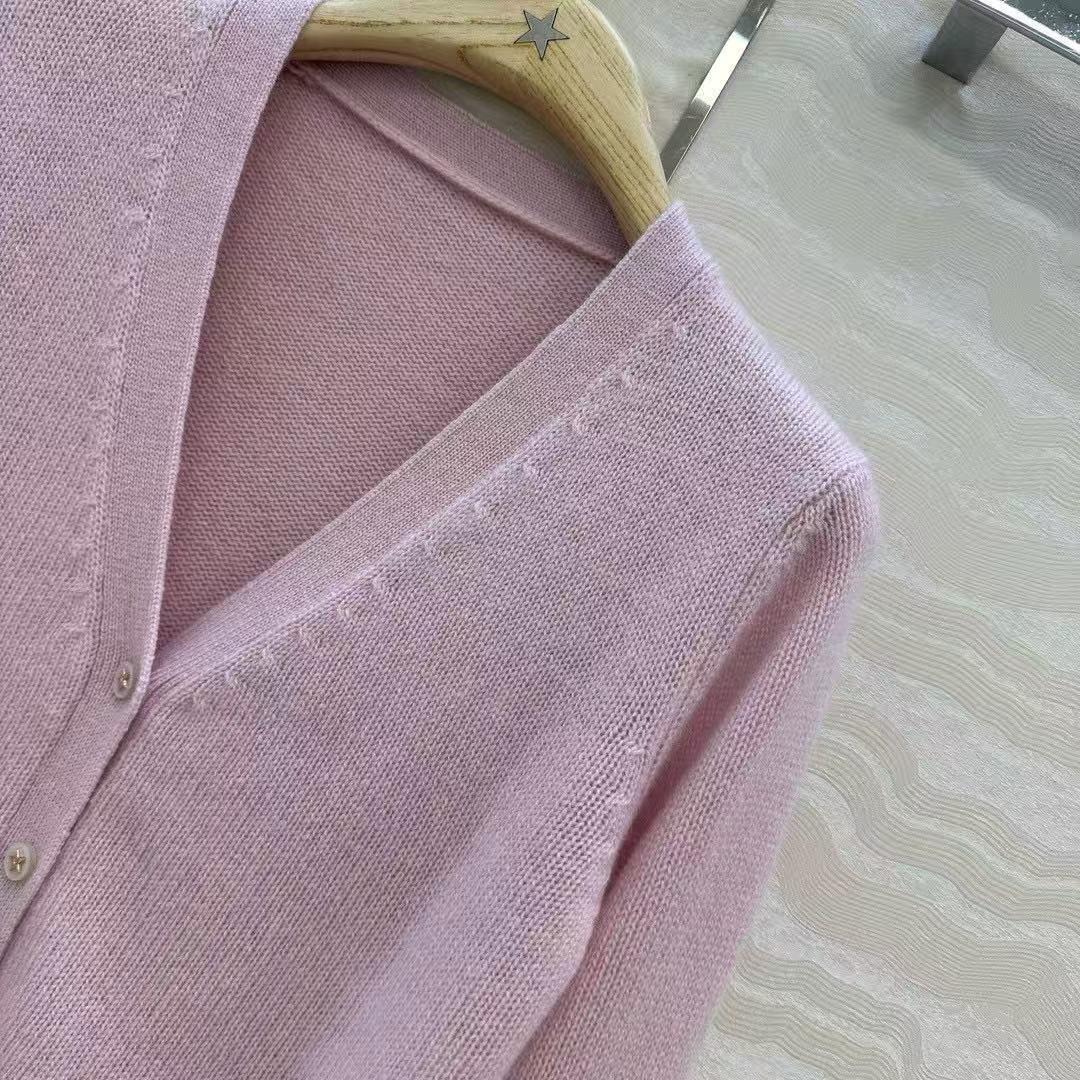 Simple V-neck long-sleeved cardigan