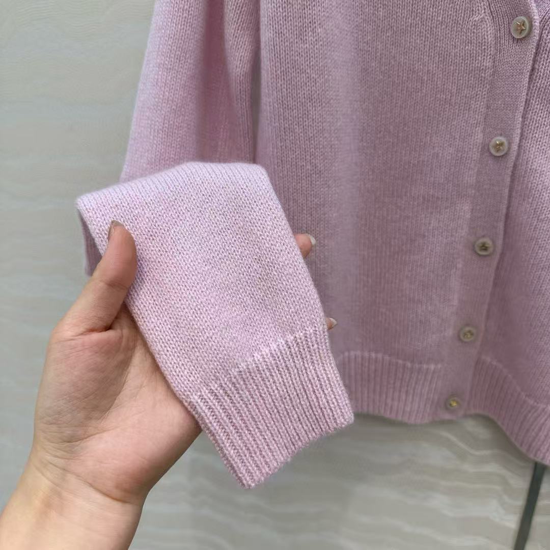 Simple V-neck long-sleeved cardigan