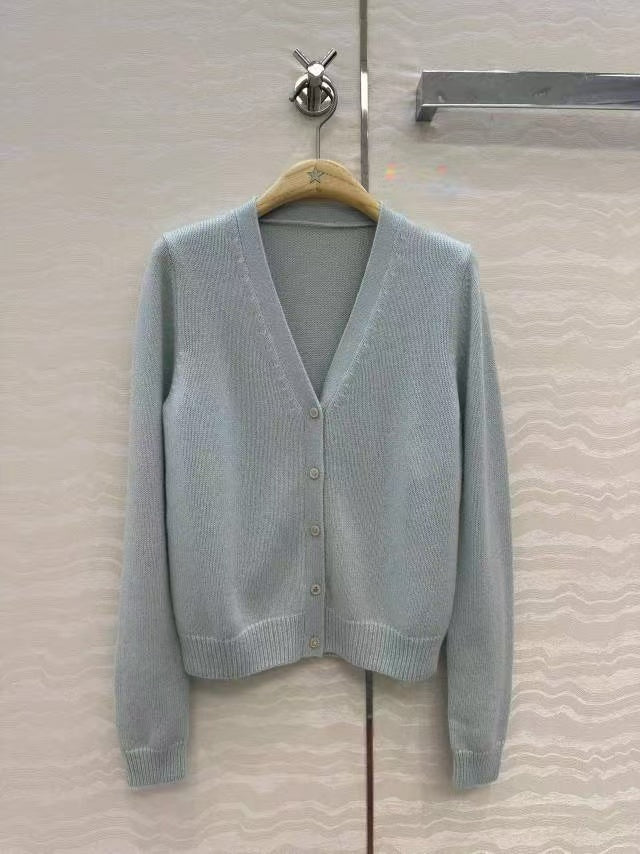 Simple V-neck long-sleeved cardigan