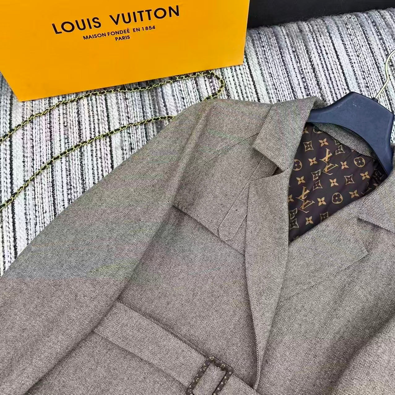 New lapel trench coat style suit jacket