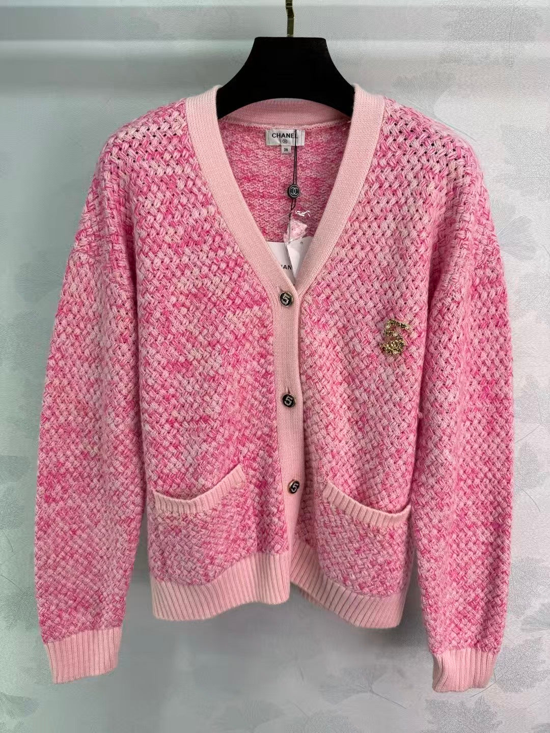 New contrast color V-neck cardigan