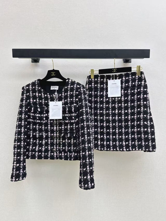 Plaid woven short jacket + A-line skirt