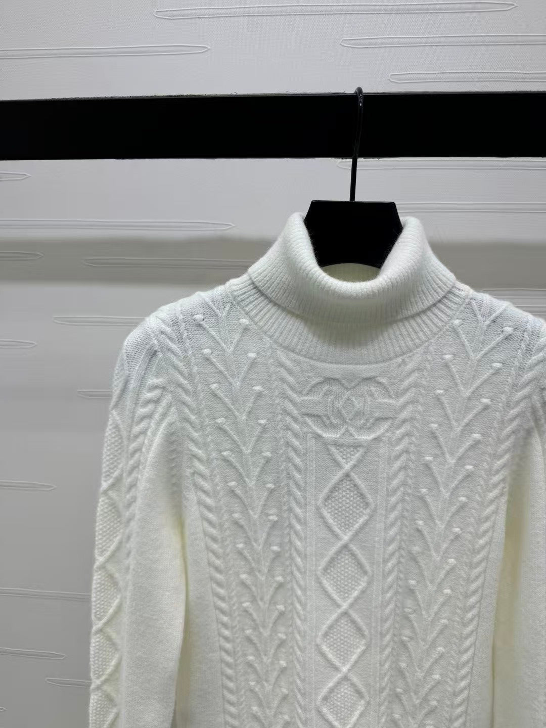 turtleneck knitted long-sleeved sweater