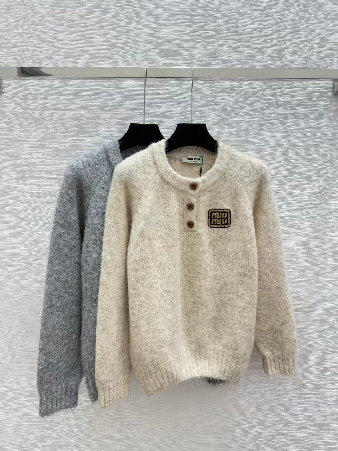 Solid color round neck knitted long sleeves