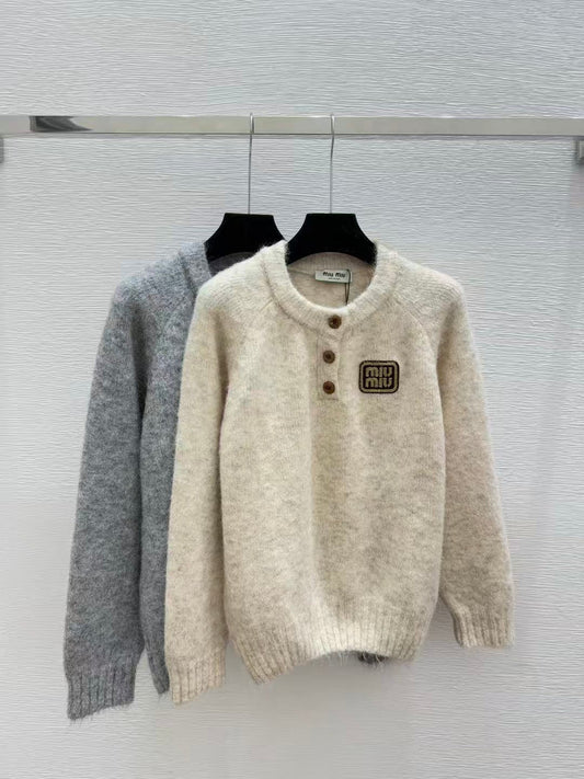 Solid color round neck knitted long sleeves