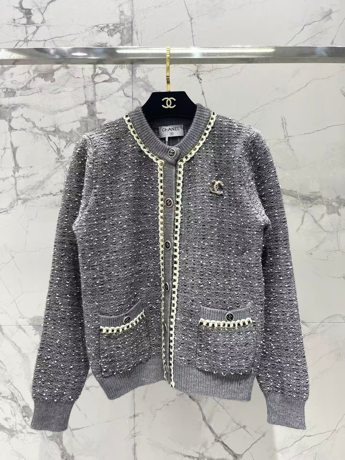 New French-style color-blocked knitwear
