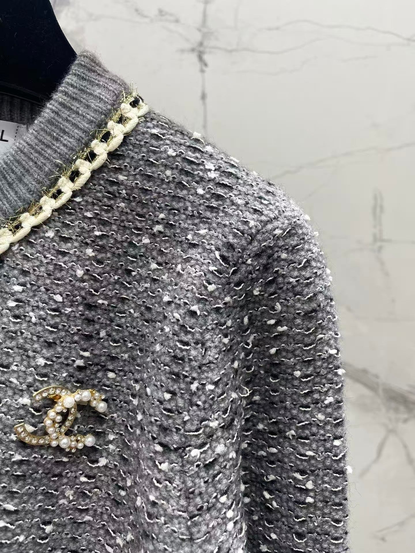 New French-style color-blocked knitwear
