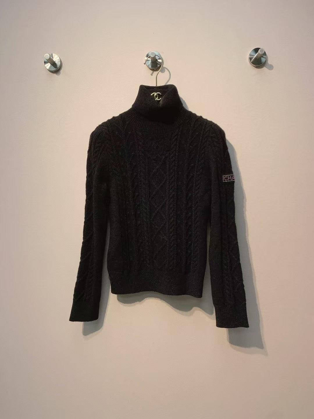 New knitted logo versatile sweater