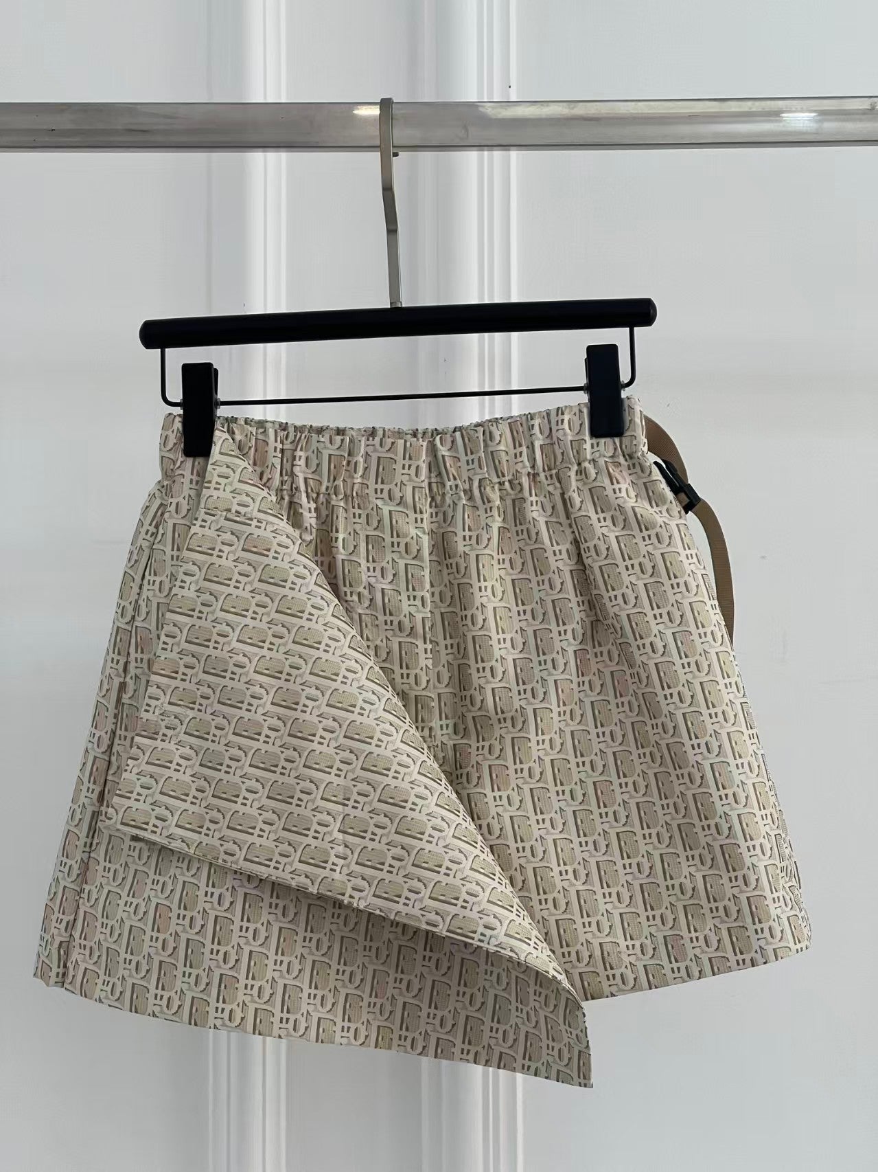 Jacquard belted shorts