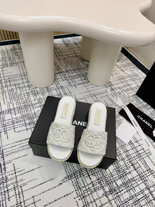 New top-quality sandals