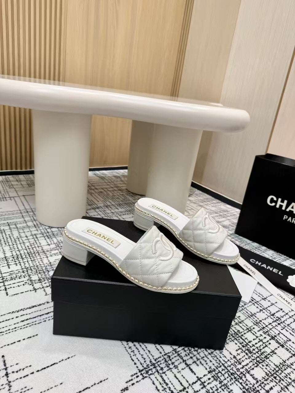New top-quality sandals