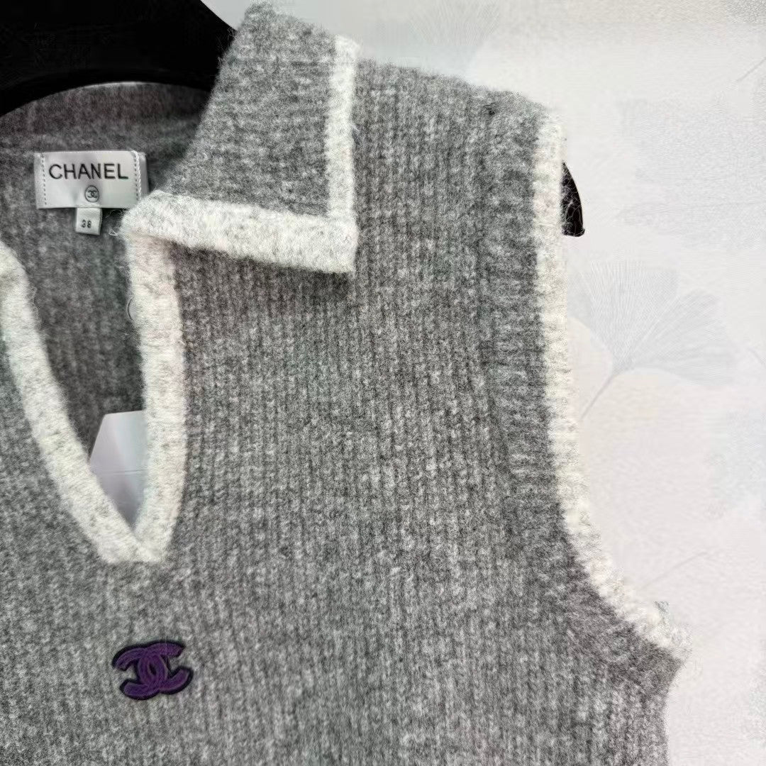 New collared knitted vest