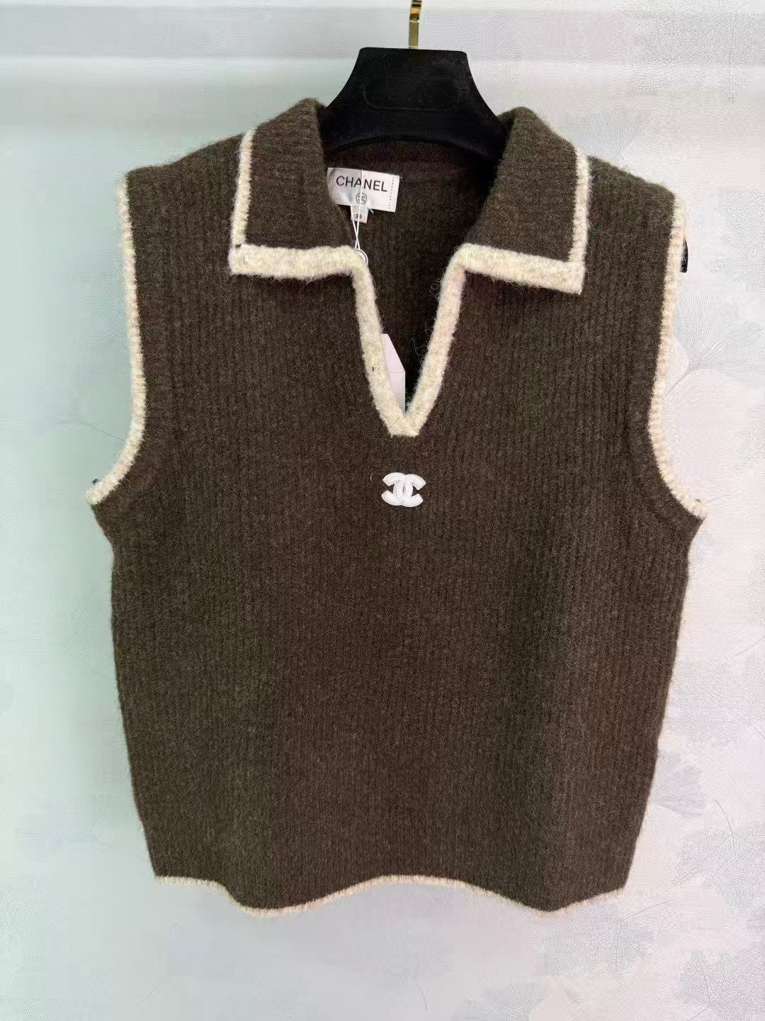 New collared knitted vest