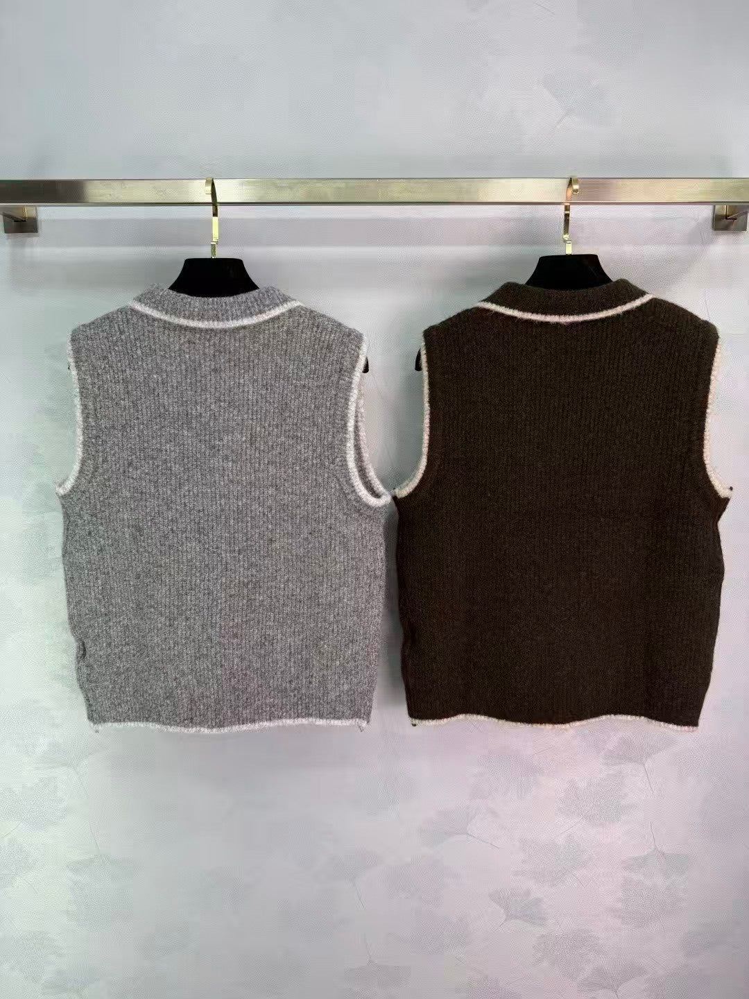 New collared knitted vest