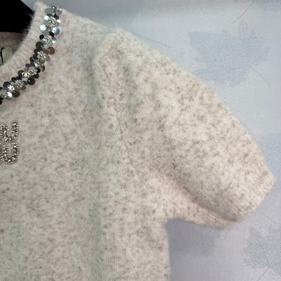 New short-sleeved sweater