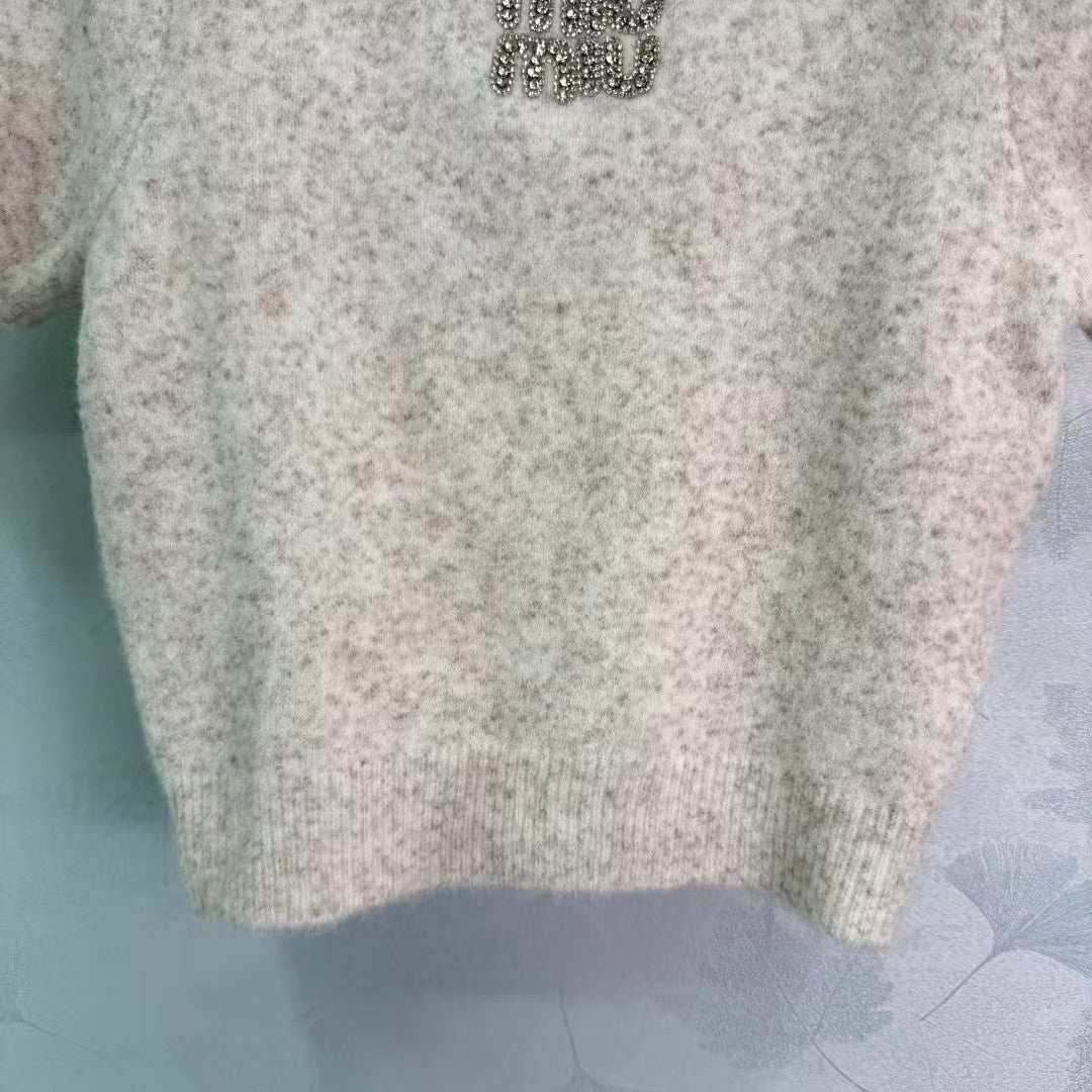 New short-sleeved sweater