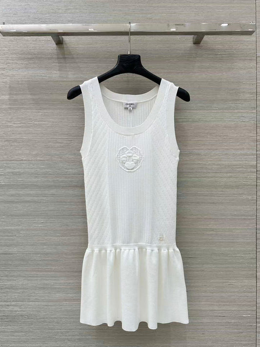 Heart-shaped 3D floral logo knitted vest dress