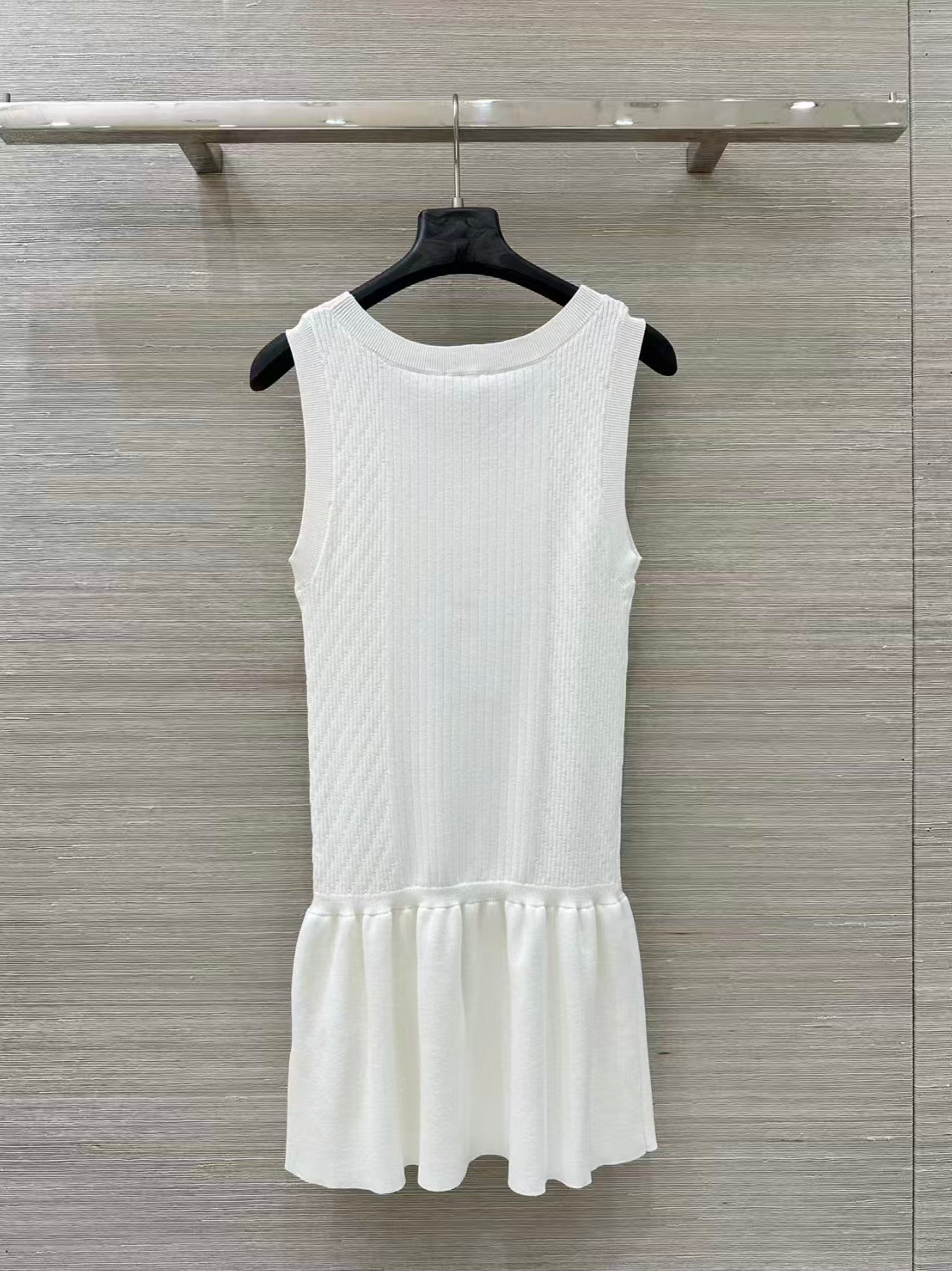 Heart-shaped 3D floral logo knitted vest dress
